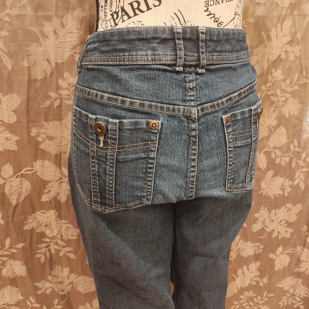 Chico's Platinum Denim Capris, Size 1 (M/8), Excellent Used Condition! (EUC) - Picture 3 of 5